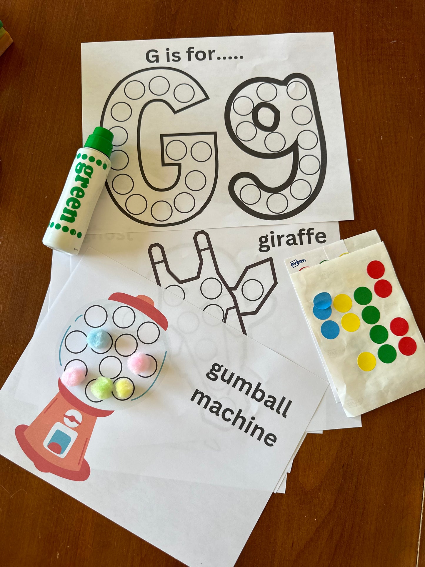 Alphabet Dots: Letter G